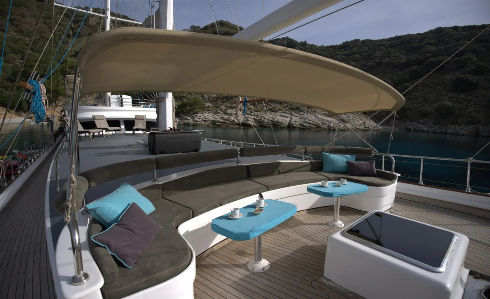 LUCE DEL MARE Bow deck