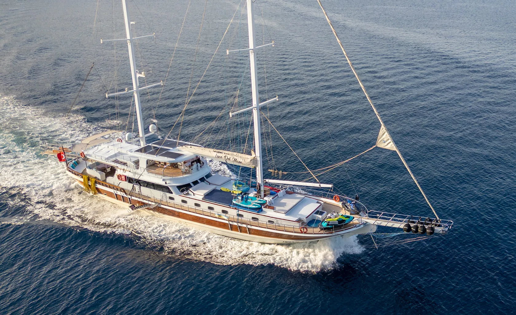 LUCE DEL MARE Cruising