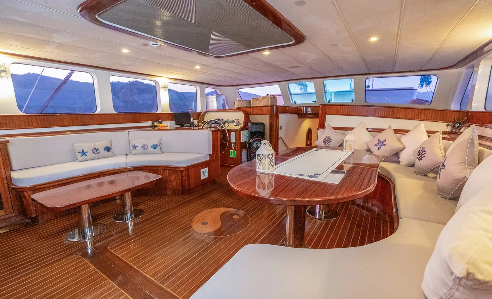 LUCE DEL MARE Saloon