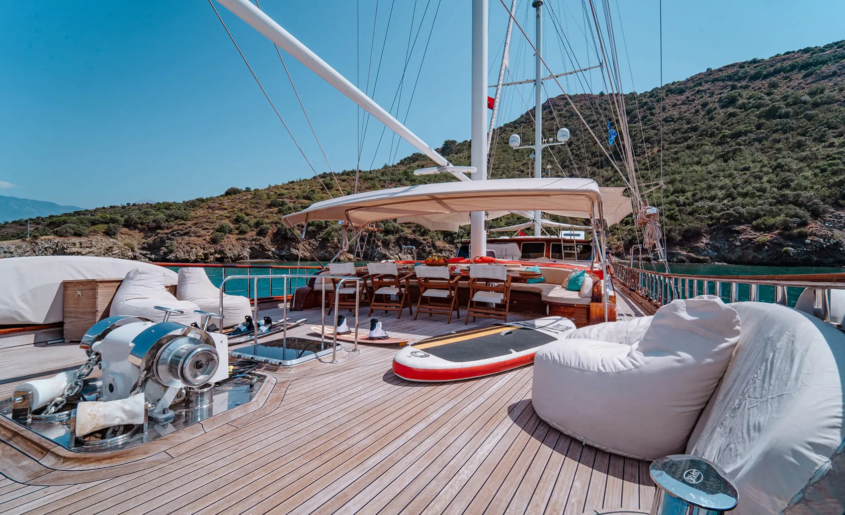 LYCIAN QUEEN Bow deck