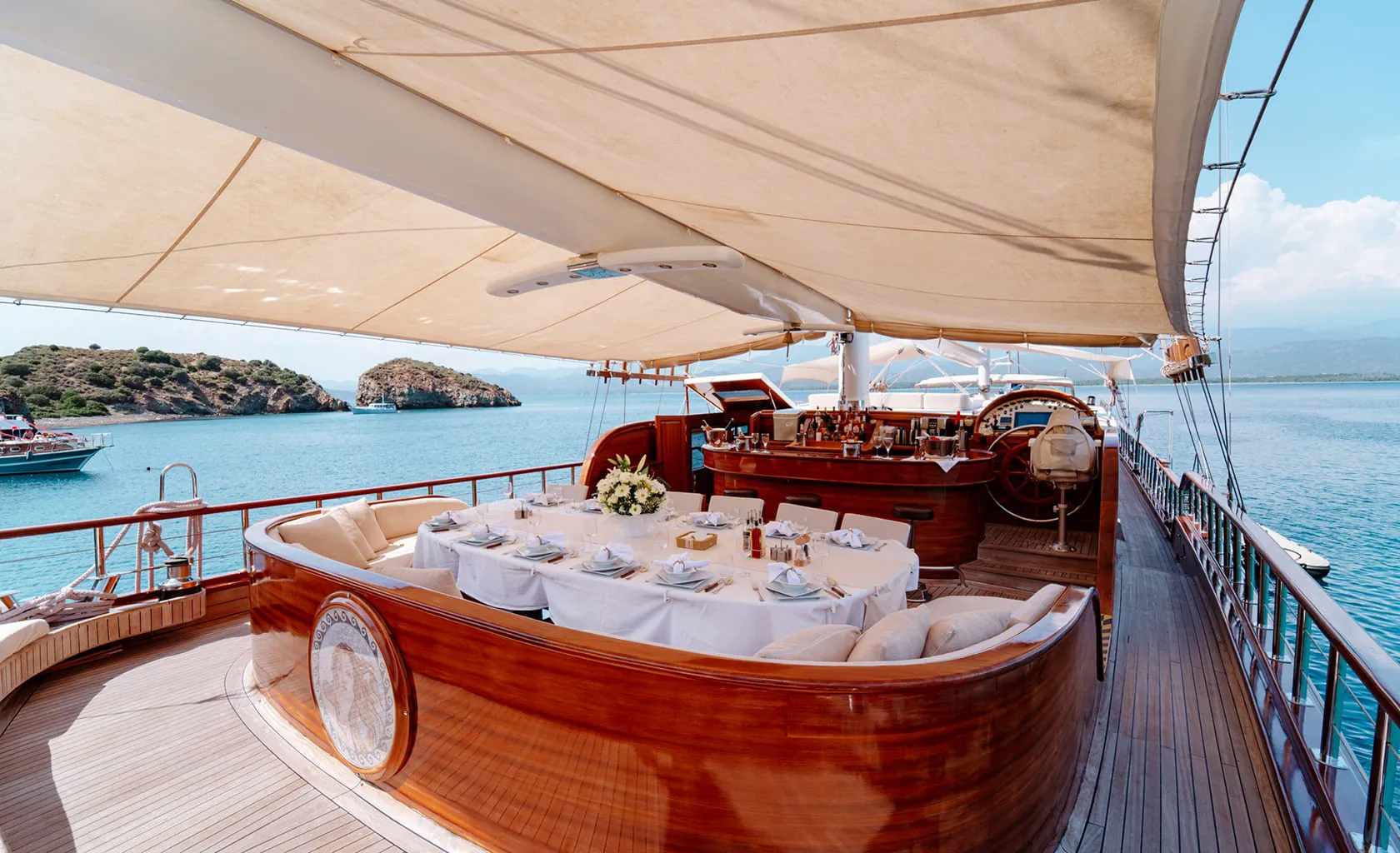 LYCIAN QUEEN Dinning area