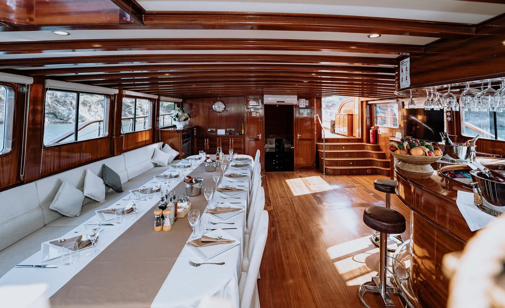 LYCIAN QUEEN Saloon