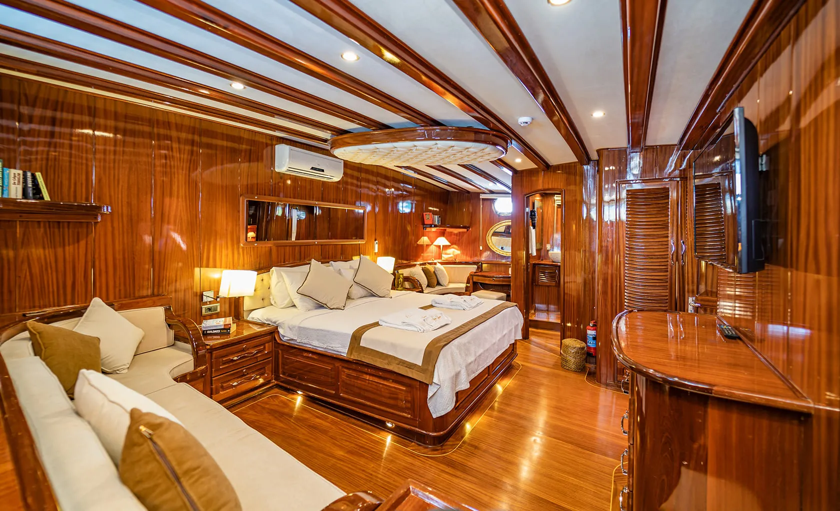 LYCIAN QUEEN VIP cabin