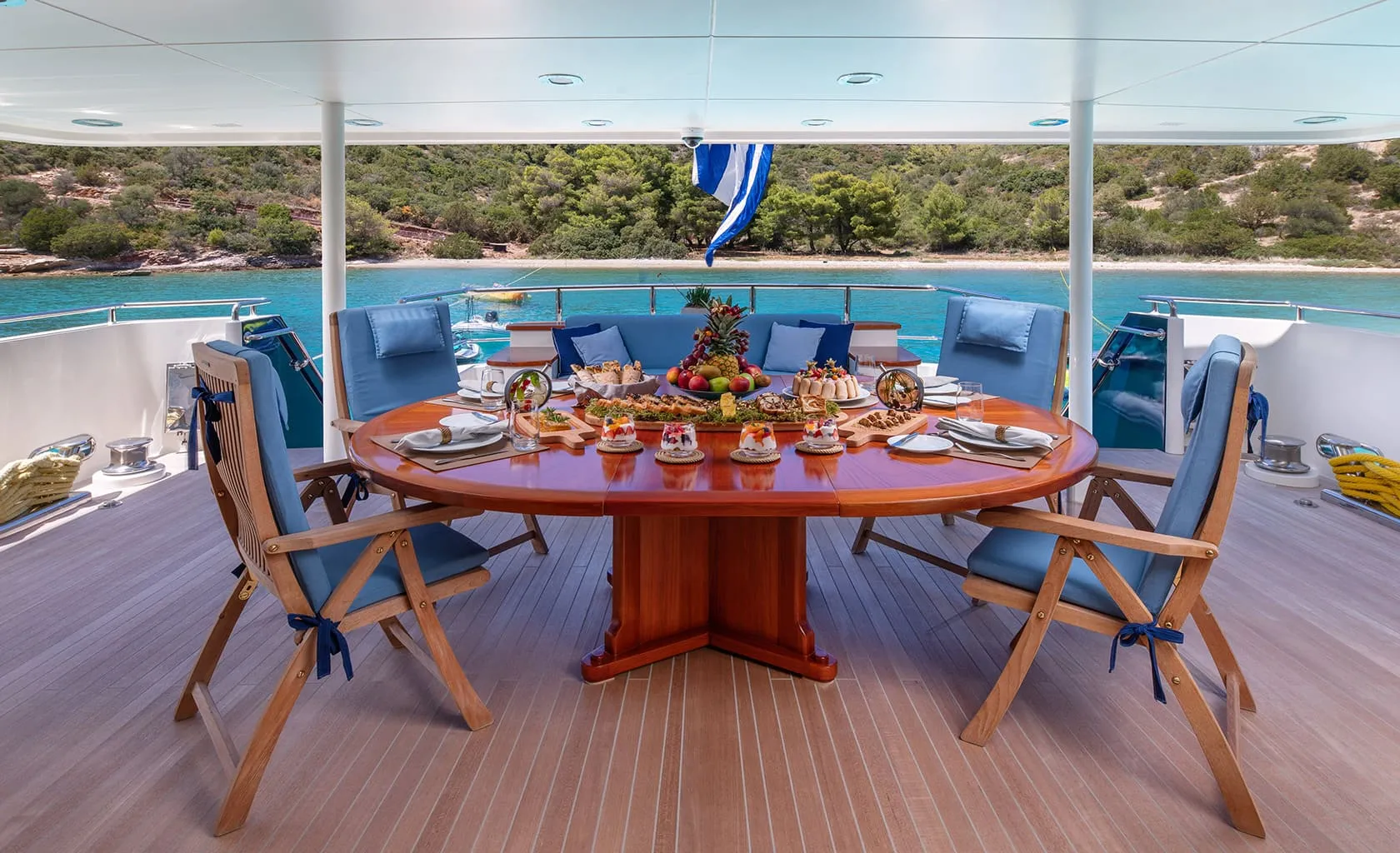 MAGIX Main Deck Aft