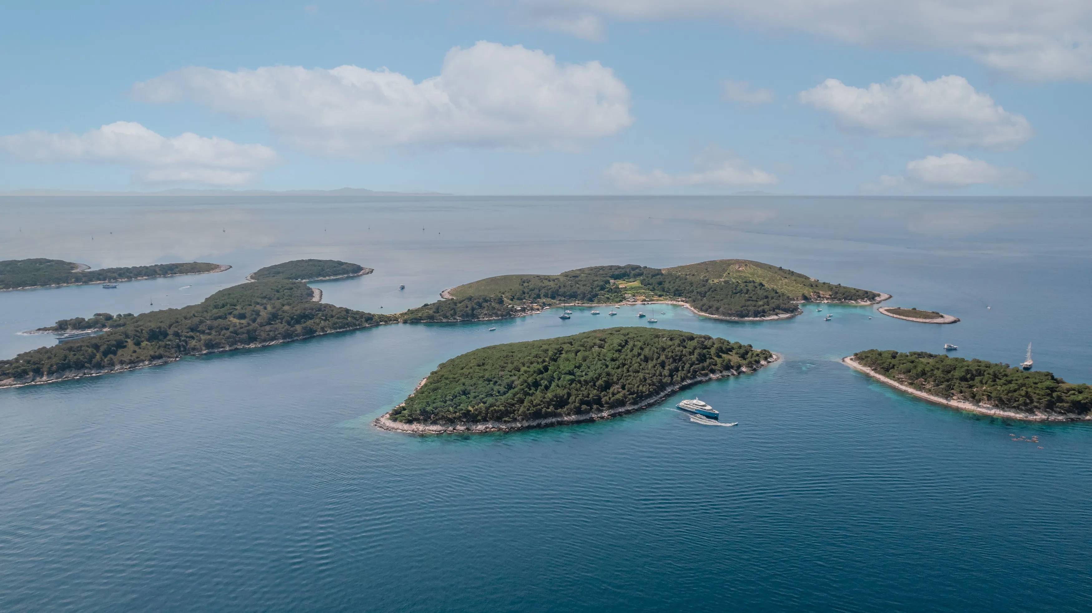 motor yacht charter Cro