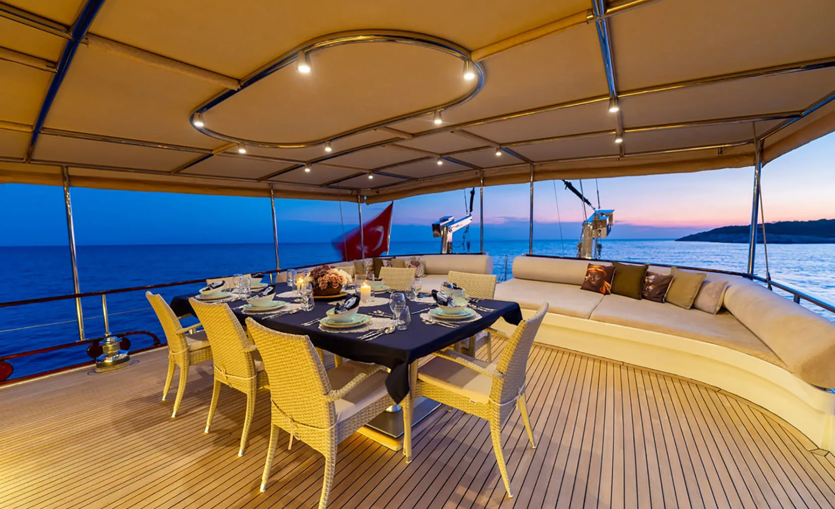 MEIN SCHATZ Aft deck