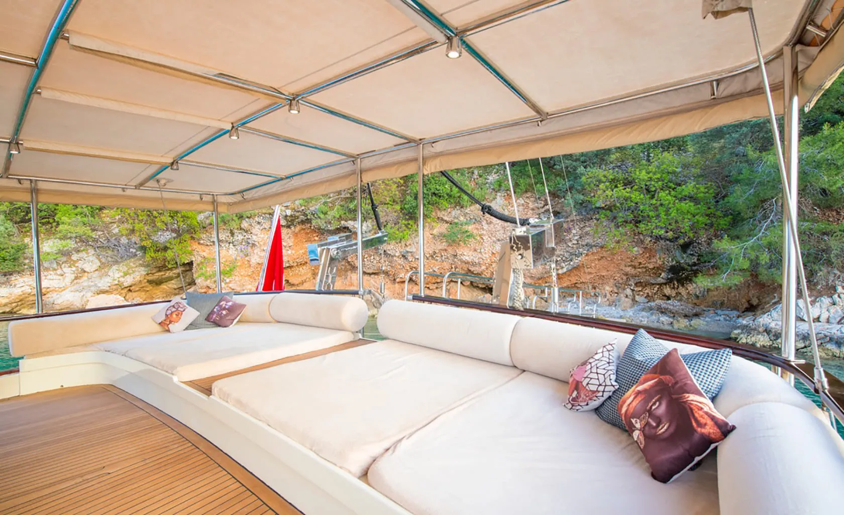 MEIN SCHATZ Aft deck