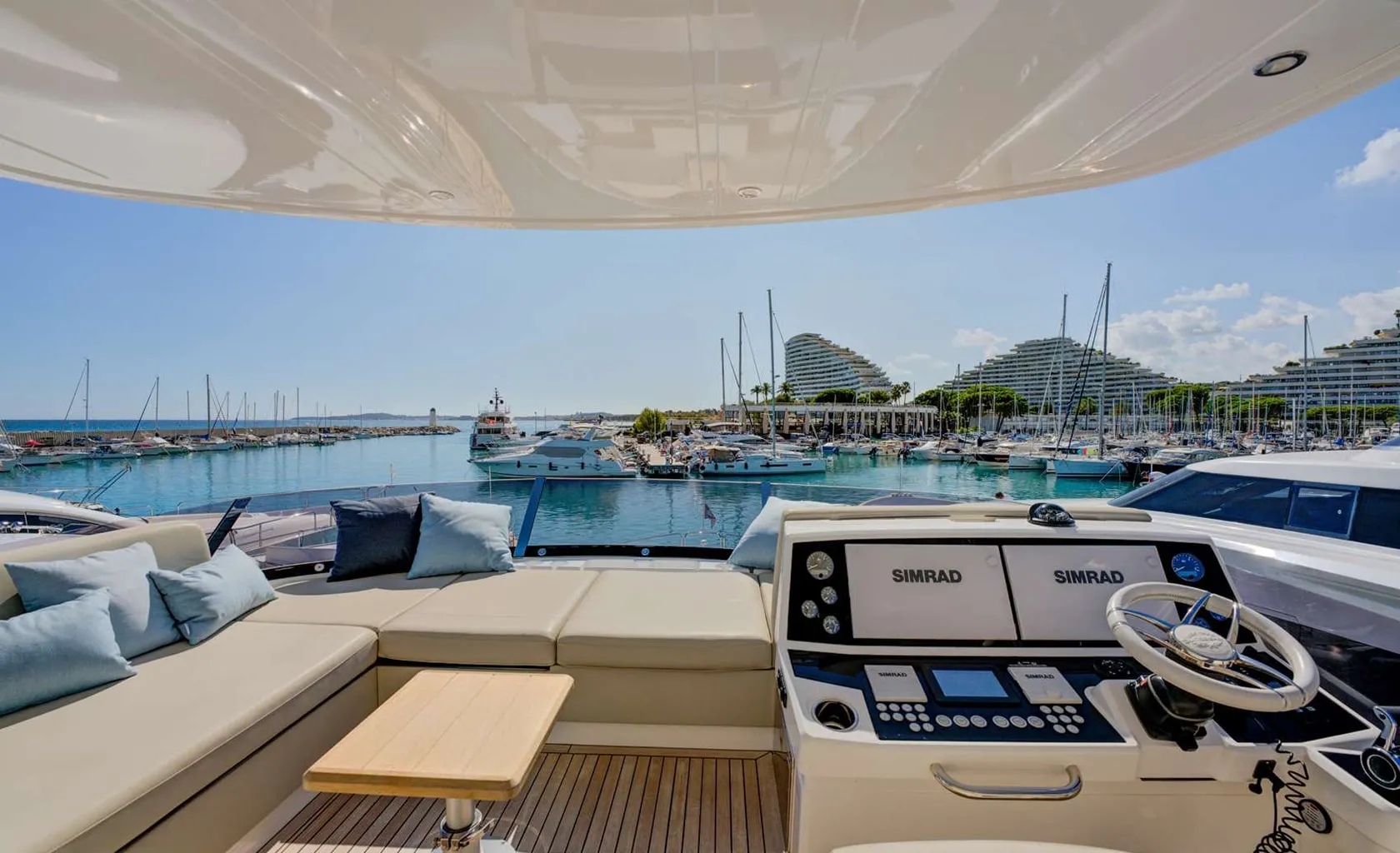 MIKEL ANGELO Flybridge