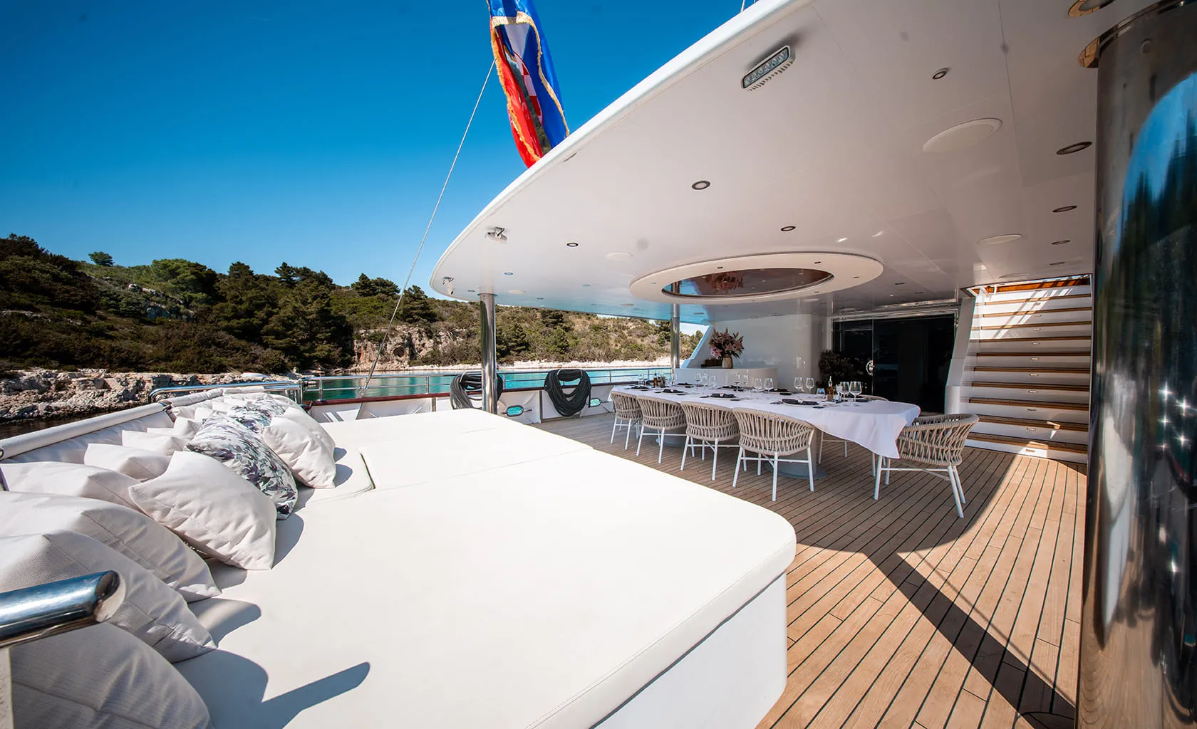 NOCTURNO Aft deck