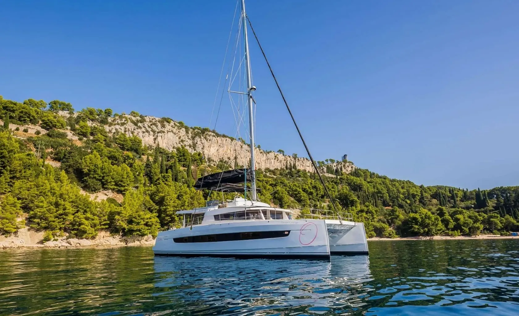 OCEAN LOUNGE Anchored