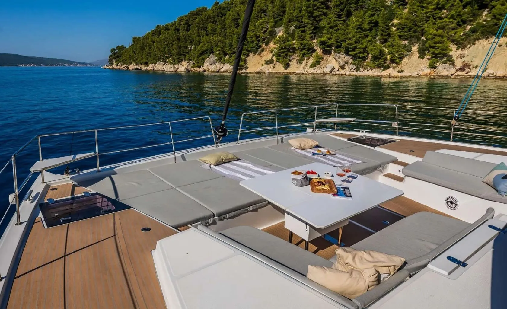 OCEAN LOUNGE Bow deck