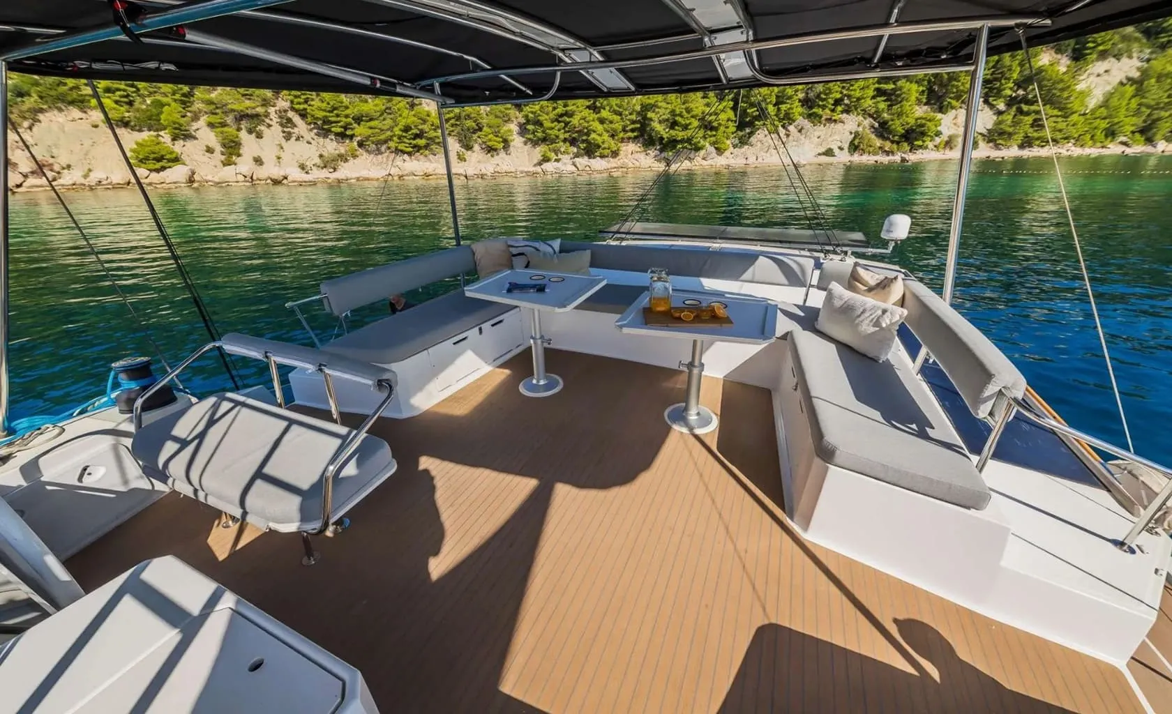 OCEAN LOUNGE Flybridge