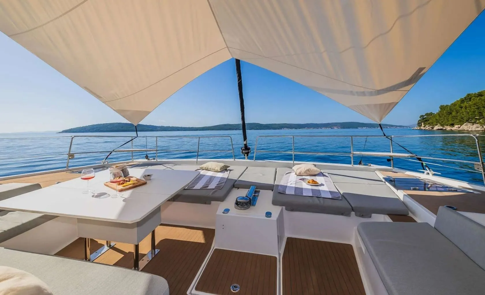 OCEAN LOUNGE Flybridge