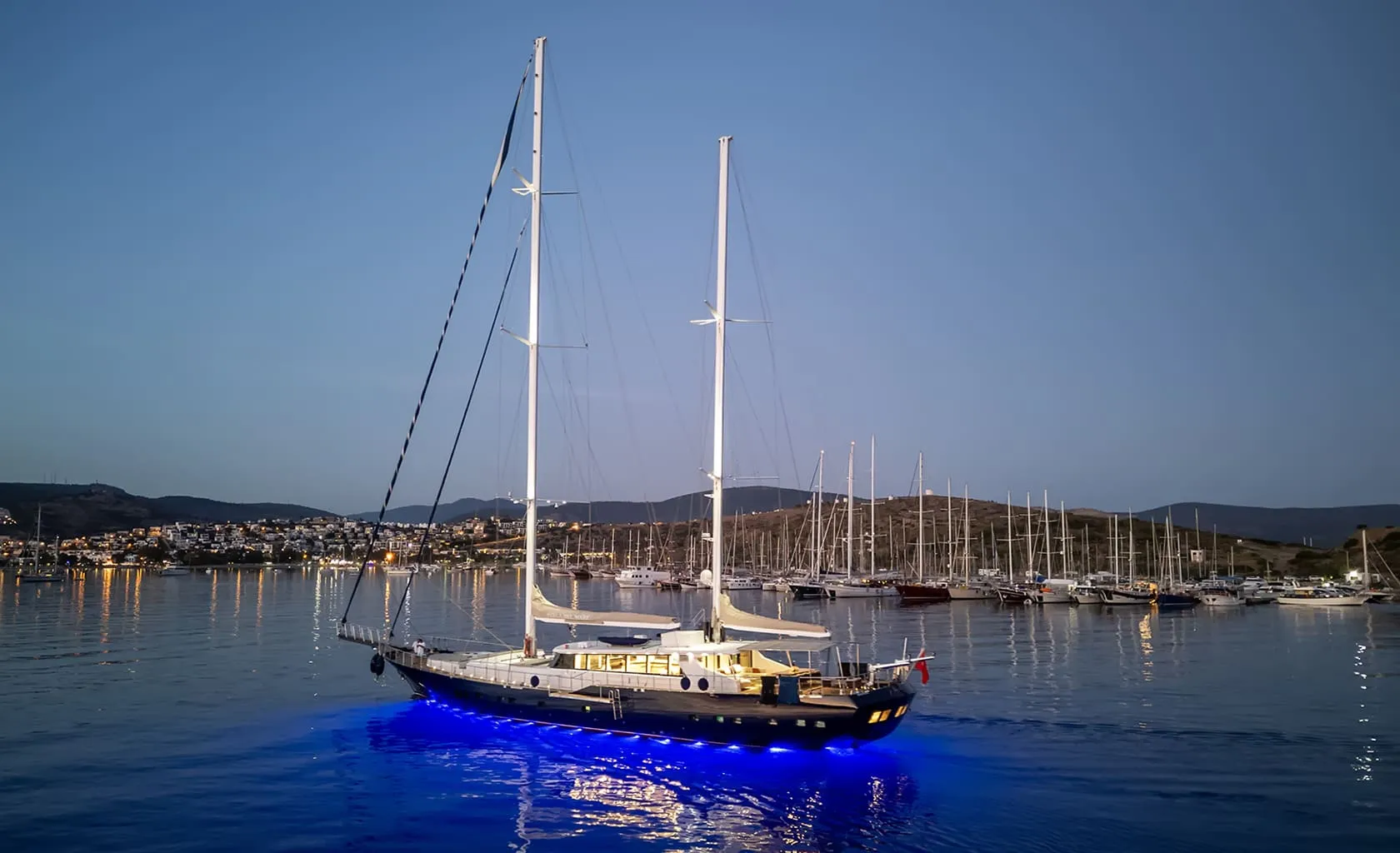 PERLA DEL MARE Anchored