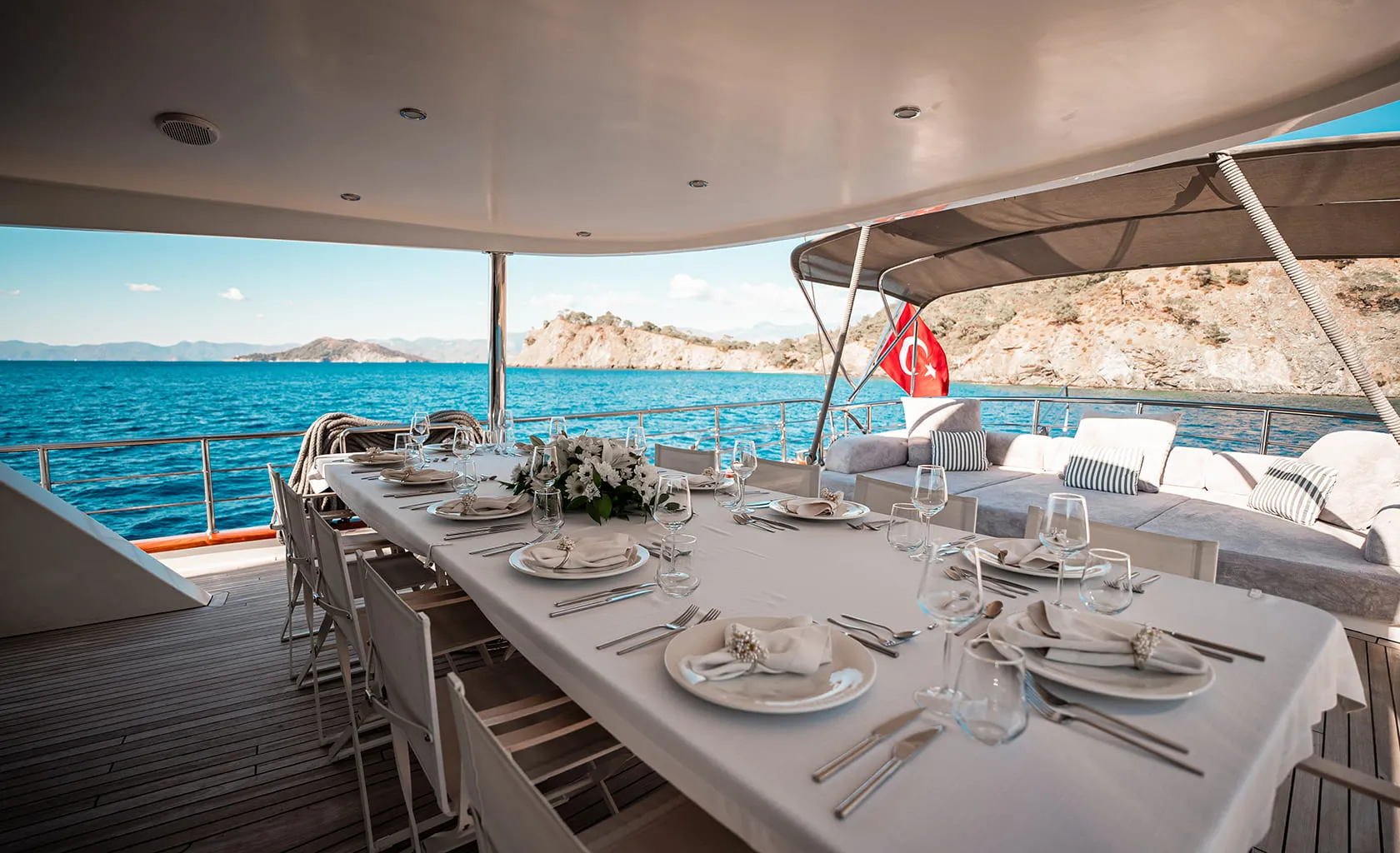 QUEEN OF MAKRI Aft deck