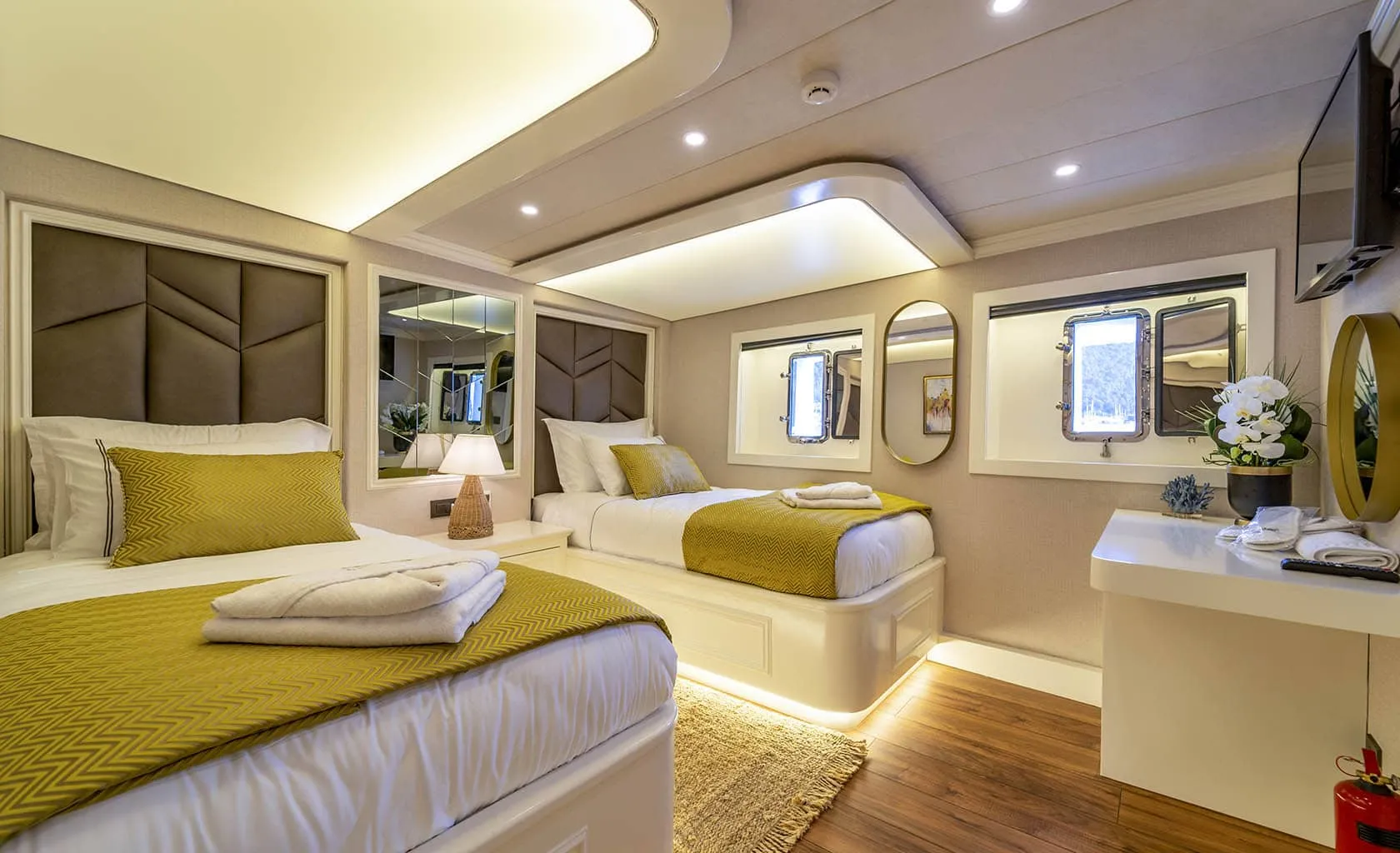 QUEEN OF MAKRI Twin cabin