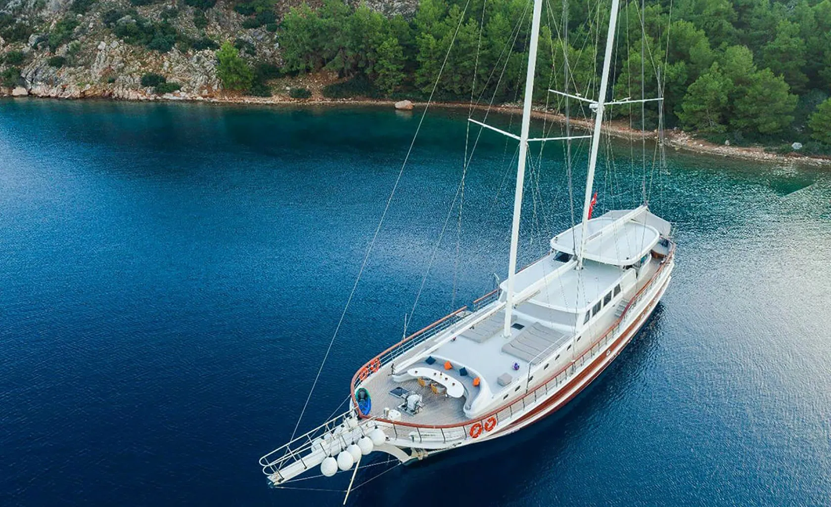 QUESTA VITA Anchored