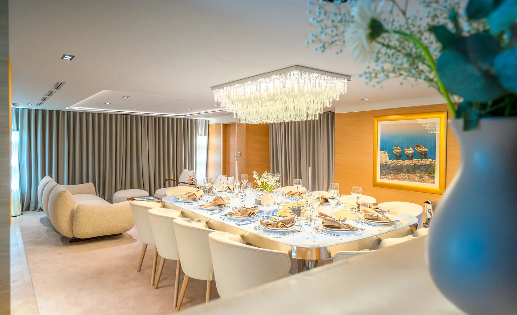 RENATA Salon Dining