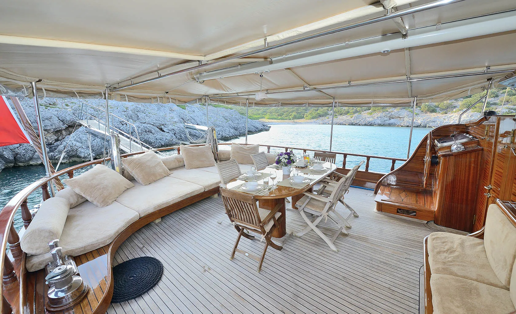 SAMARKAND Aft deck