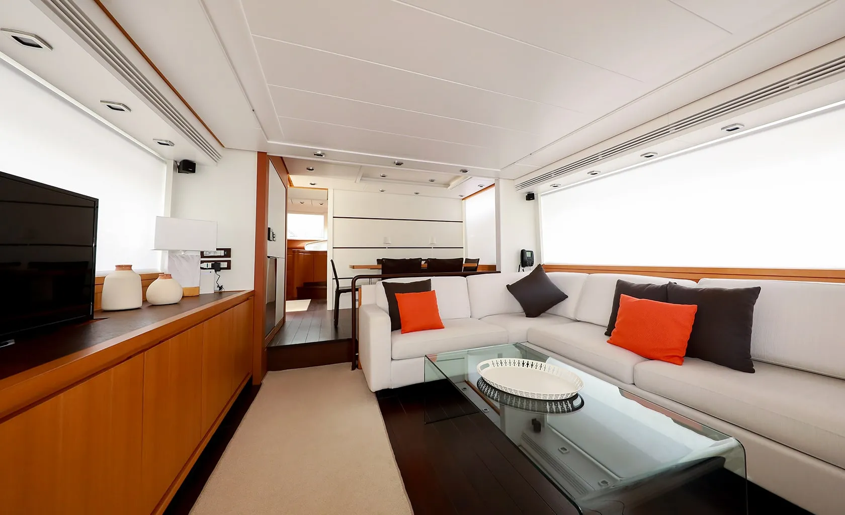 SERENITY III Saloon