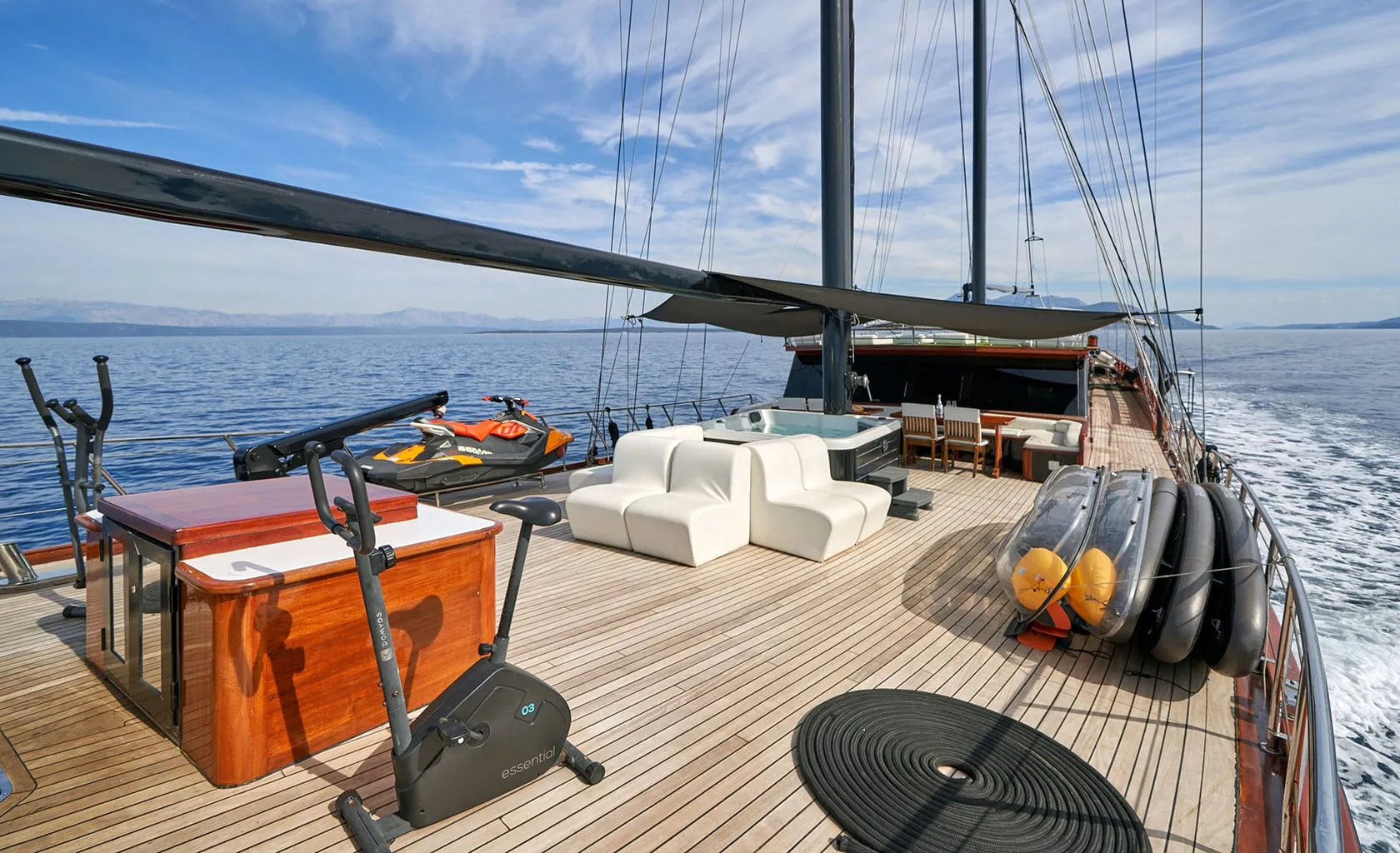 STELLA MARIS Bow deck