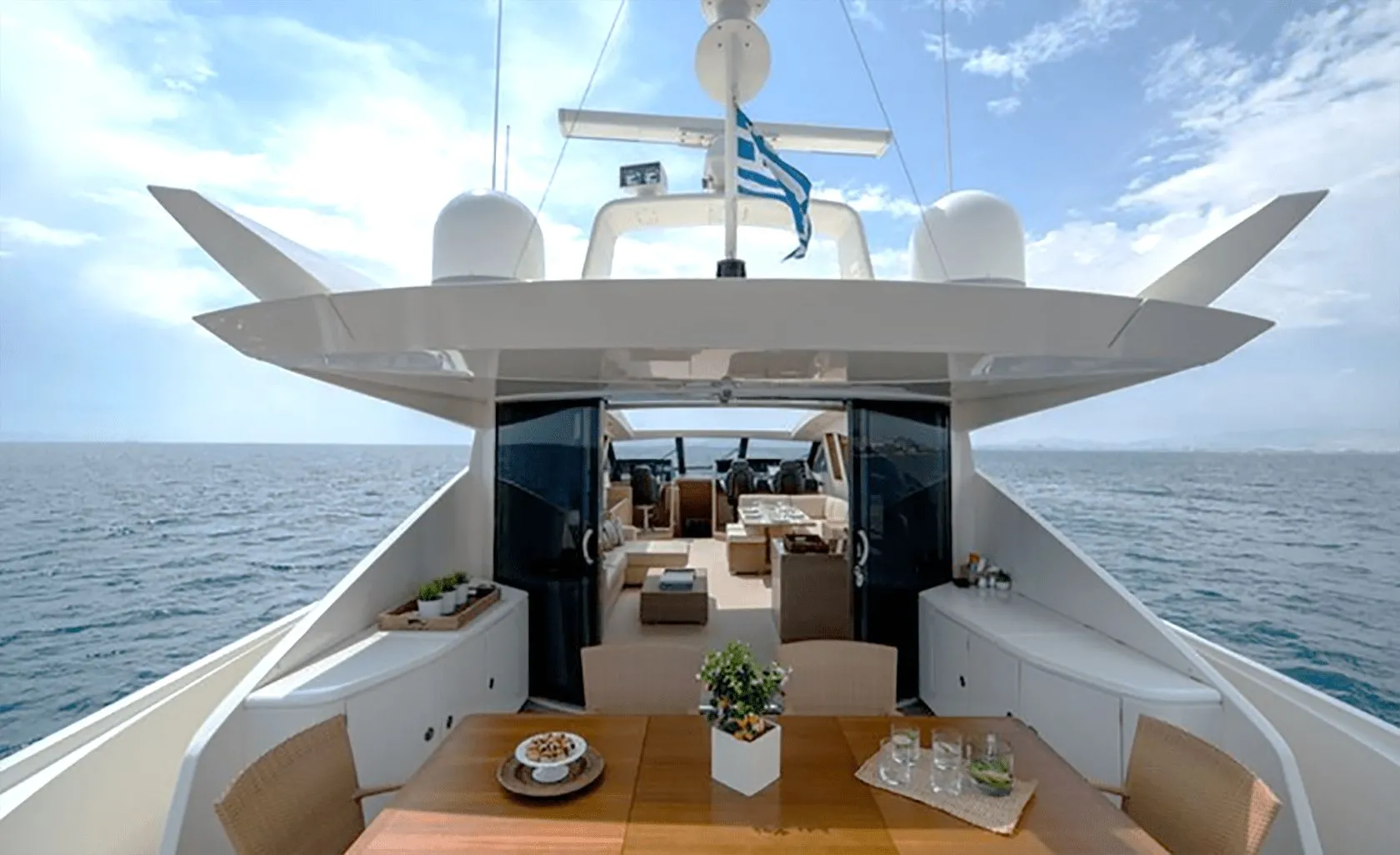 SUN ANEMOS Aft deck