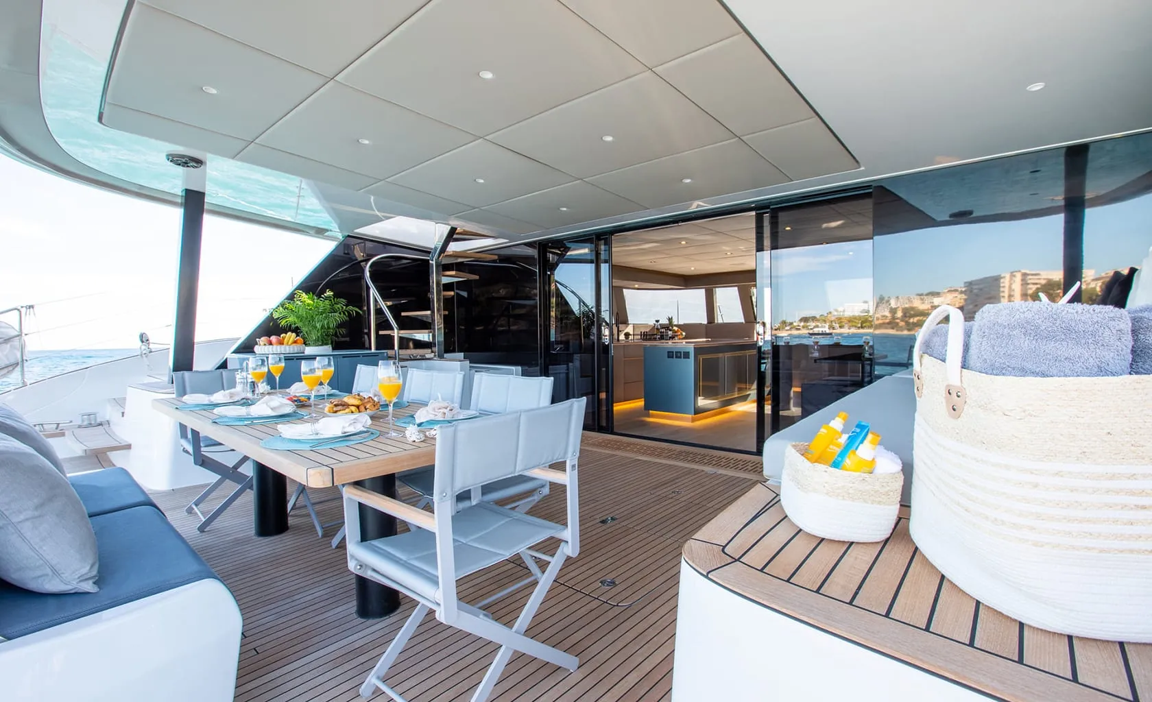 SUN BREEZE Aft deck