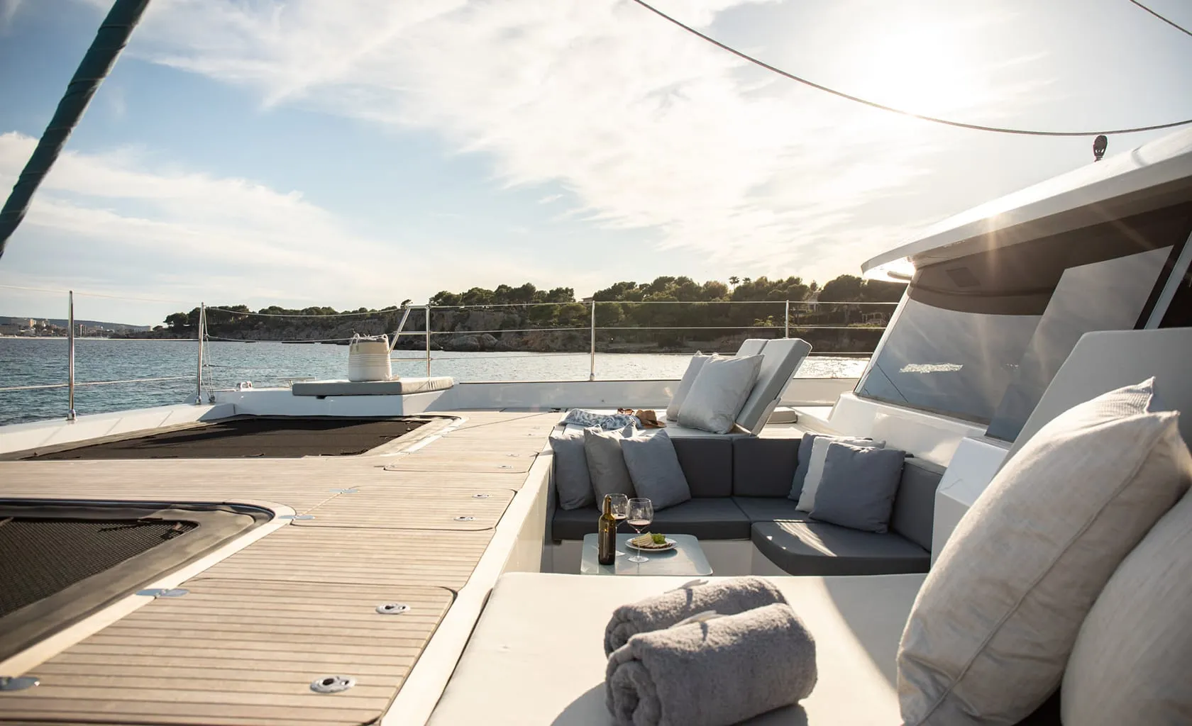 SUN BREEZE Bow deck