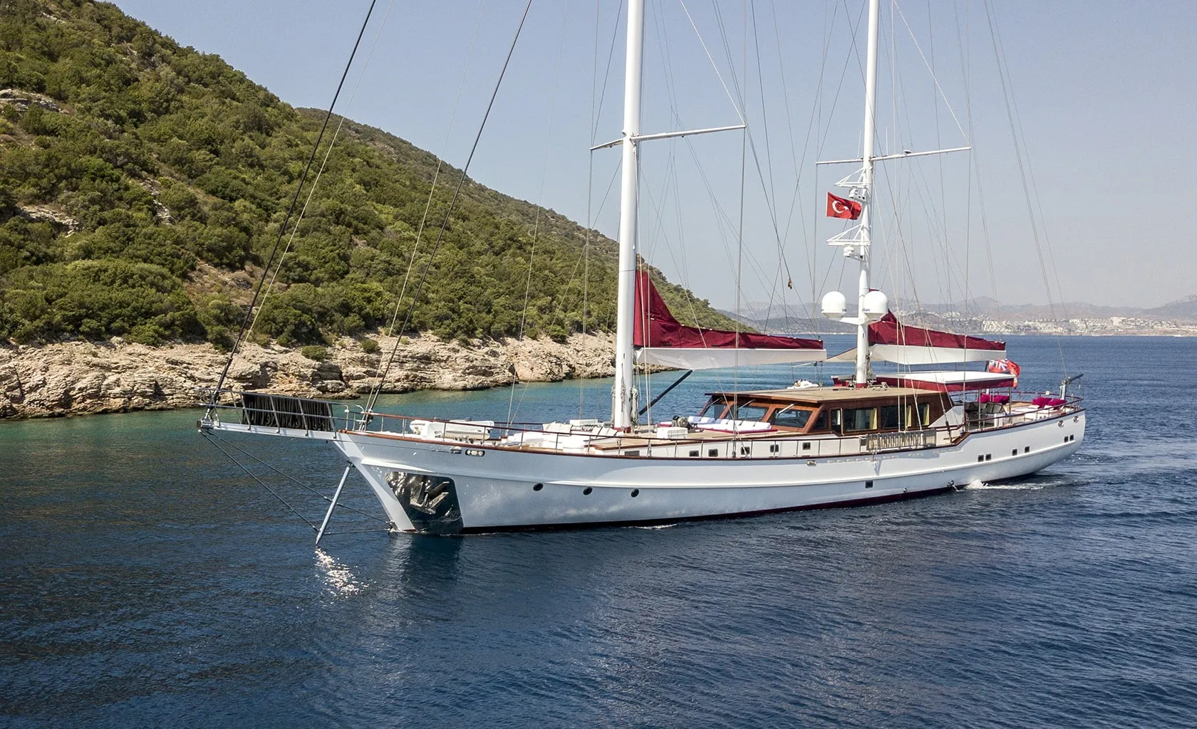 THAT'S AMORE Anchored