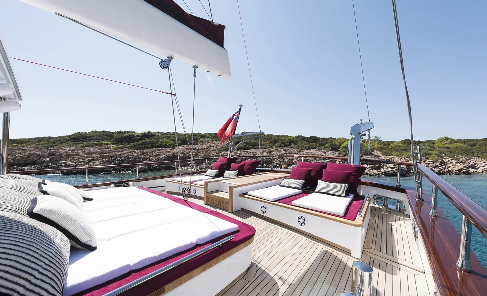 THAT'S AMORE Bow deck