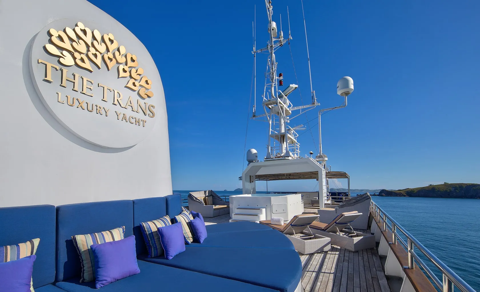 THE TRANS LUXURY YACHT Upper deck