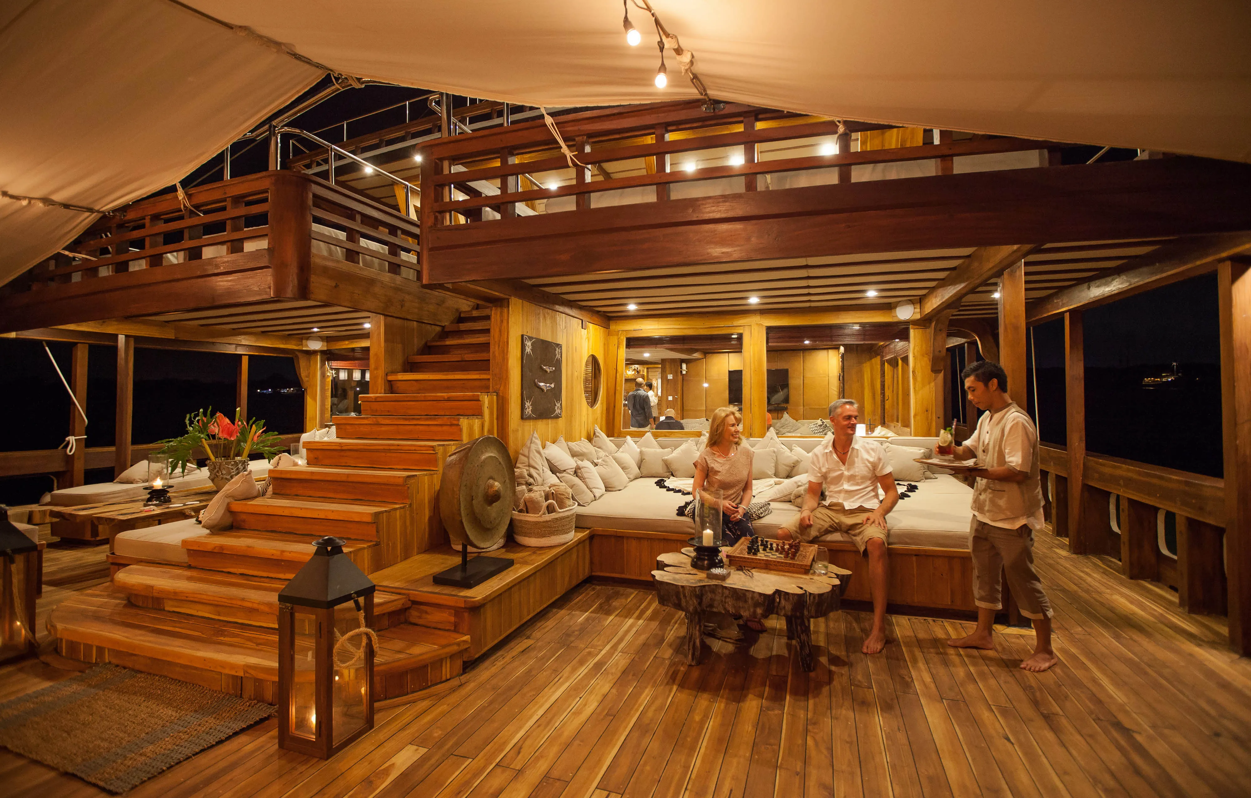 Top Evening Entertainment Experiences Aboard a Luxury Yacht