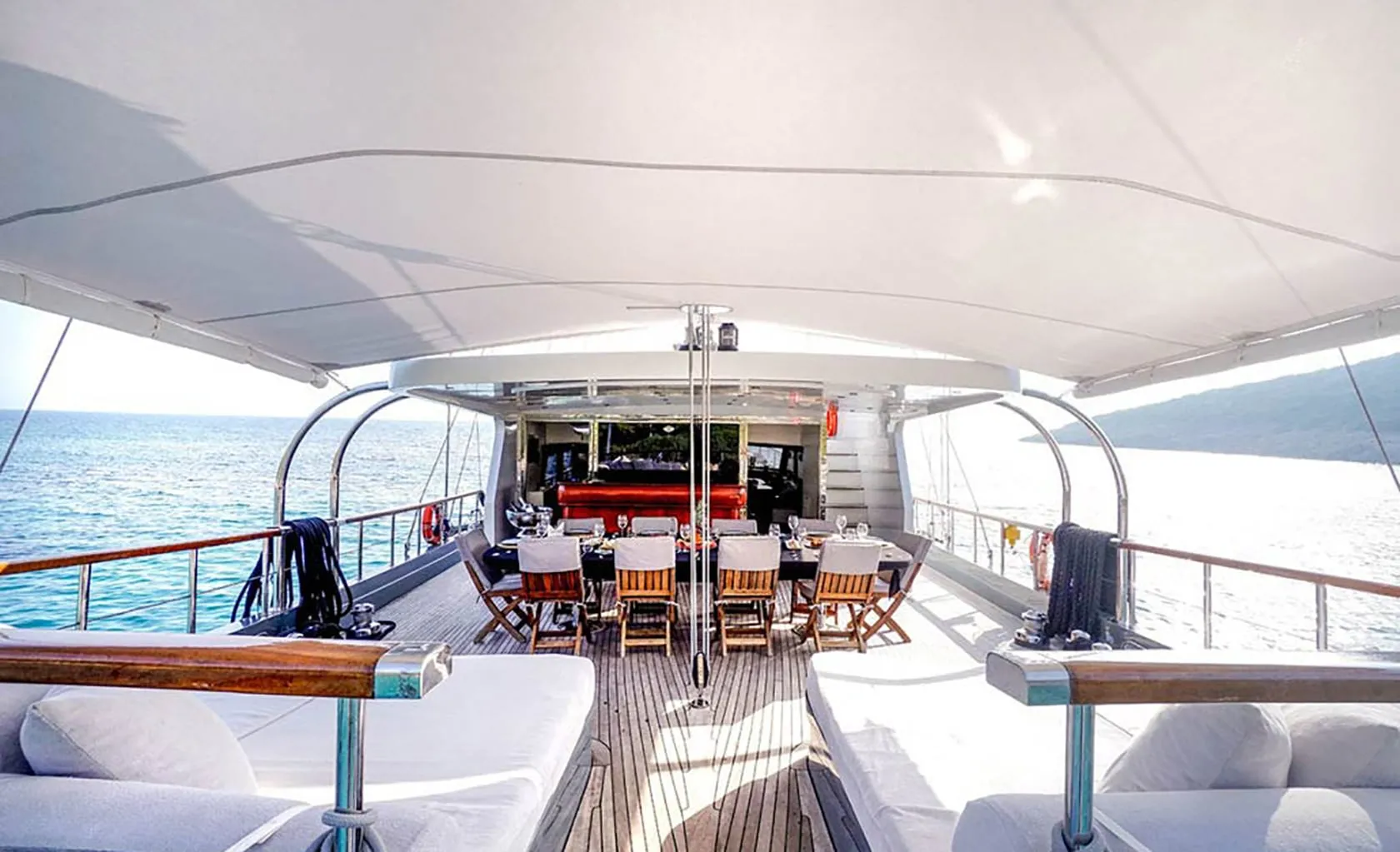 VIRTUOSO Aft deck